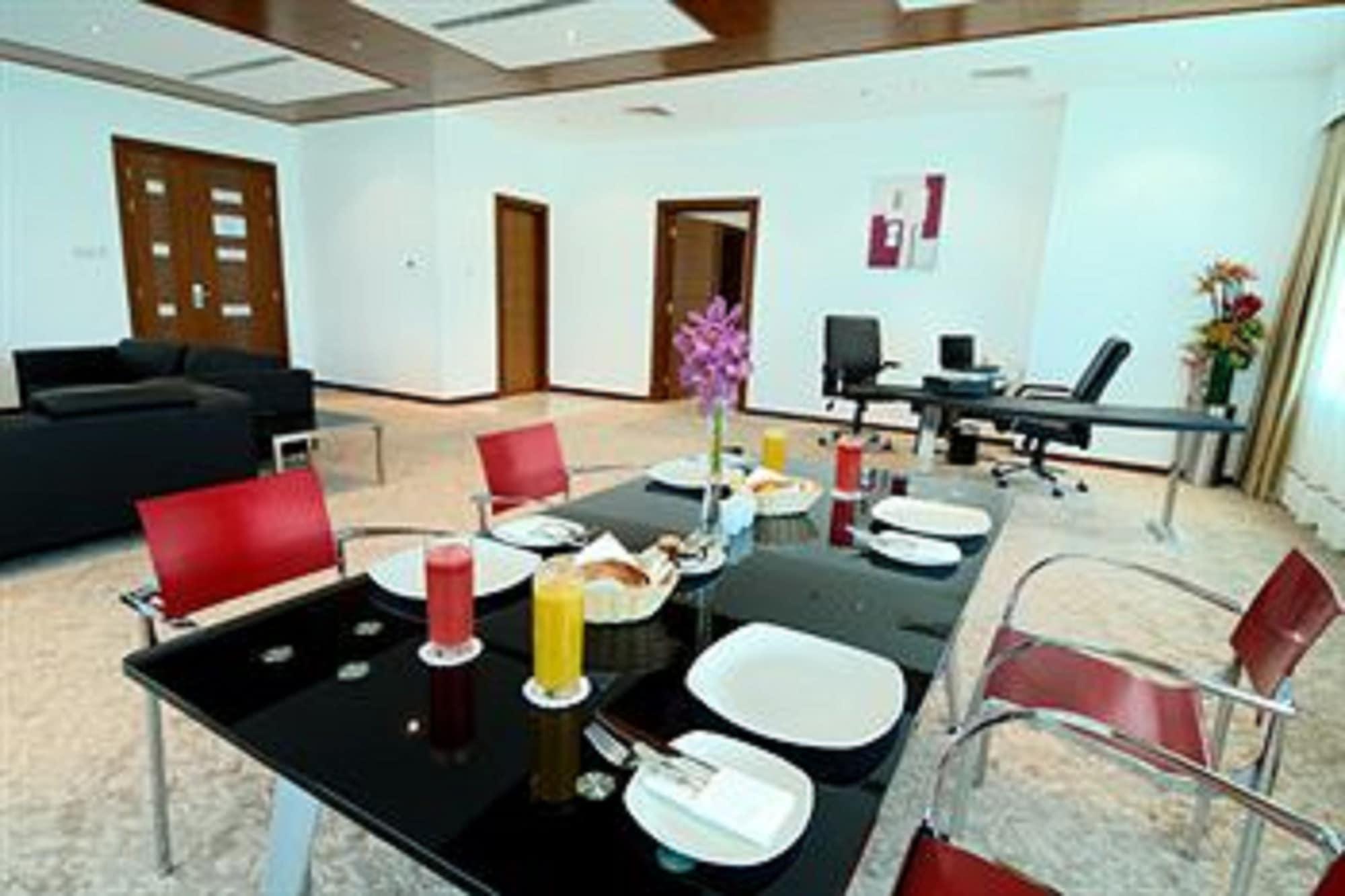 Diva Hotel Manama Exteriör bild
