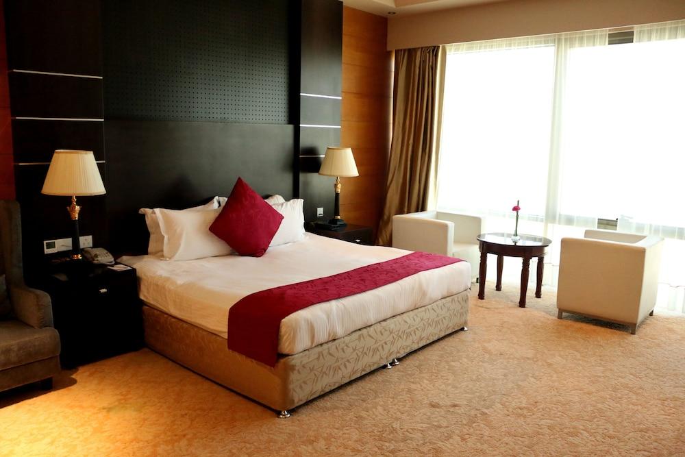Diva Hotel Manama Exteriör bild